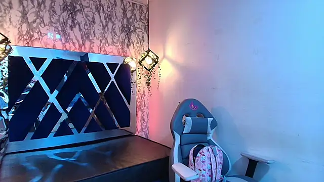 Snapshot of charlotte_bluee chatting on November 2025 06:43:02 PM charlotte bluee online show from November 2025 06:43:02 PM