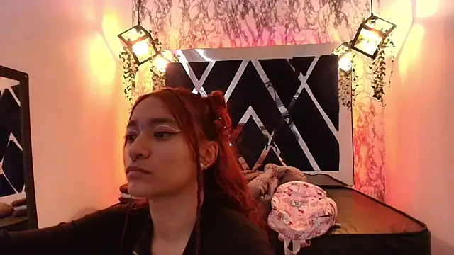 Snapshot of charlotte_bluee chatting on December 2025 06:47:01 PM charlotte bluee online show from December 2025 06:47:01 PM