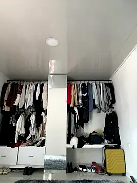 isis lombardi online show from October 2025 07:23:02 PM