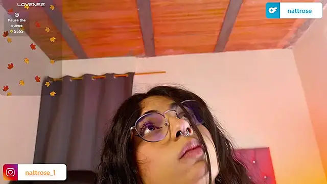 Snapshot of NATTROSE_TAY chatting on November 2025 11:00:02 AM NATTROSE TAY online show from November 2025 11:00:02 AM