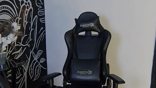 Arii moon online show from April 2026 08:06:02 PM