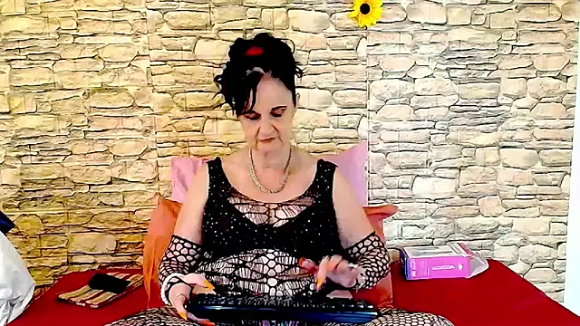 Snapshot of LuciousGrace chatting on May 2026 06:09:01 AM LuciousGrace online show from May 2026 06:09:01 AM