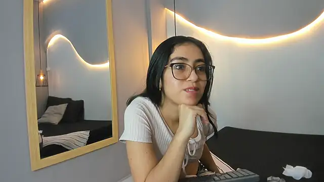 lucelly 15 online show from October 2025 12:01:02 PM