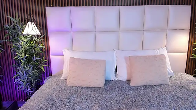 MelanieHillss online show from April 2026 04:35:01 AM