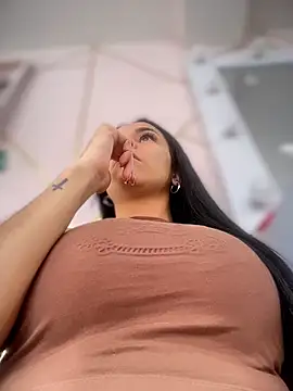 Naatalia online show from January 2026 06:13:01 PM