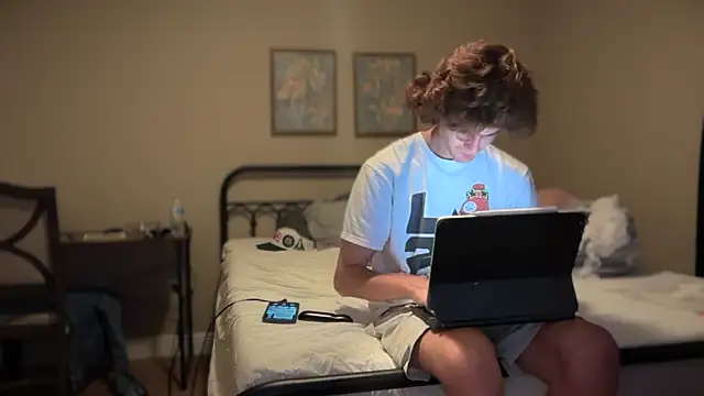 Snapshot of greekmythics chatting on October 2025 12:11:02 AM greekmythics online show from October 2025 12:11:02 AM