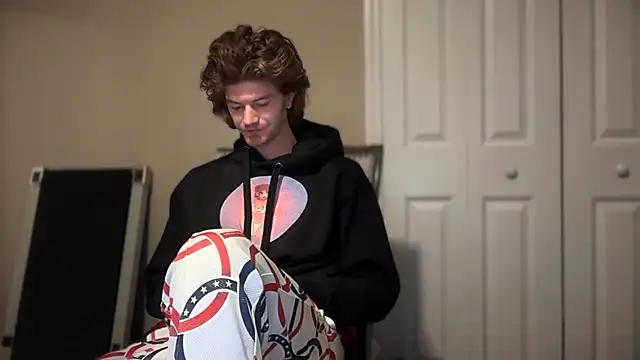 Snapshot of greekmythics chatting on November 2025 10:39:02 AM greekmythics online show from November 2025 10:39:02 AM