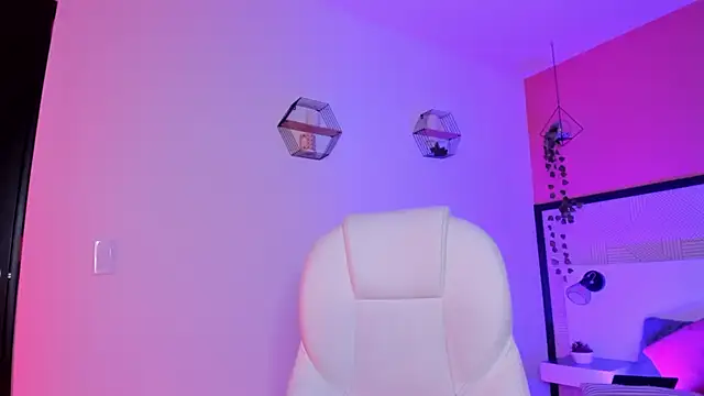 Bella walker  online show from April 2026 09:39:33 PM