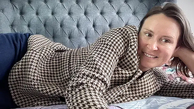 Snapshot of eatmypie69 chatting on September 2025 09:31:02 AM eatmypie69 online show from September 2025 09:31:02 AM