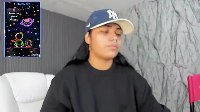 Snapshot of melany_rouse18 chatting on November 2025 06:18:02 PM melany rouse18 online show from November 2025 06:18:02 PM