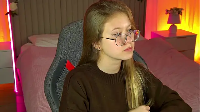 EveMundie online show from October 2025 01:23:04 PM