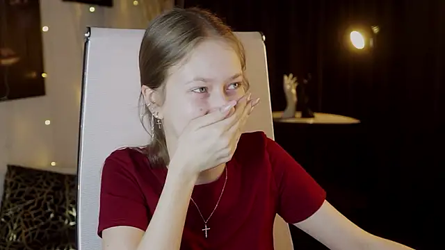 EveMundie online show from March 2026 06:19:02 AM