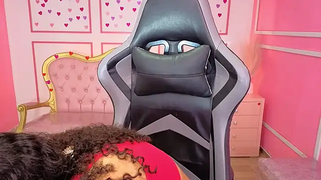 Snapshot of danatella_a chatting on December 2025 01:16:01 PM danatella a online show from December 2025 01:16:01 PM