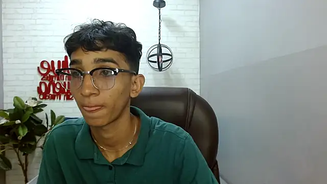 Snapshot of Martin_Linares chatting on February 2025 02:37:01 PM Martin Linares online show from February 2025 02:37:01 PM