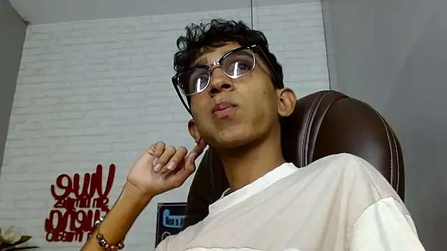 Snapshot of Martin_Linares chatting on March 2025 06:12:01 PM Martin Linares online show from March 2025 06:12:01 PM