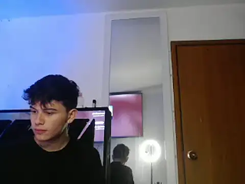 Snapshot of Smith_boy_25 chatting on February 2025 01:00:02 AM Smith boy 25 online show from February 2025 01:00:02 AM