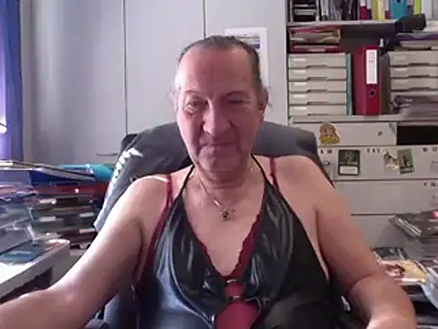 Snapshot of HMStraps01 chatting on October 2025 09:50:02 AM HMStraps01 online show from October 2025 09:50:02 AM