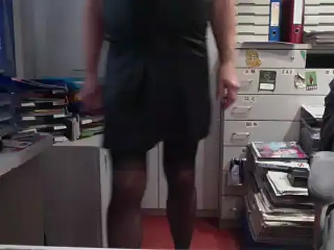 Snapshot of HMStraps01 chatting on November 2025 02:29:01 PM HMStraps01 online show from November 2025 02:29:01 PM