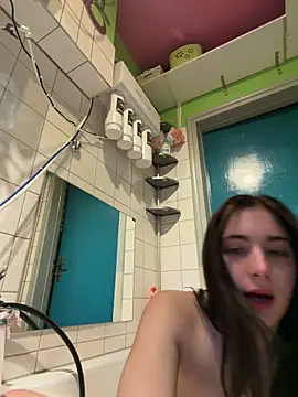 Snapshot of sexymelli18 chatting on April 2026 06:16:01 PM sexymelli18 online show from April 2026 06:16:01 PM