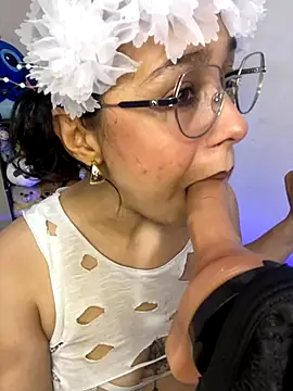 Snapshot of Emma_Winslow chatting on November 2025 05:28:02 AM Emma Winslow online show from November 2025 05:28:02 AM