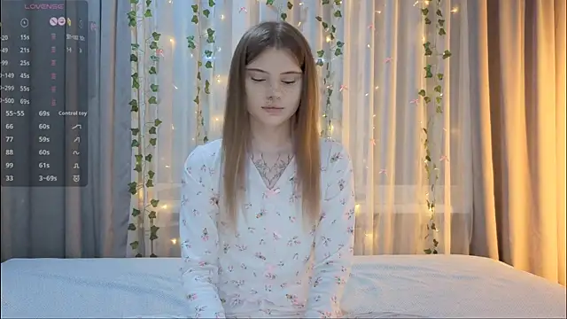 Snapshot of CarolinePepper chatting on February 2026 02:12:02 PM CarolinePepper online show from February 2026 02:12:02 PM