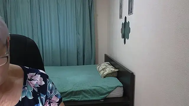 Sandra Snowflake online show from October 2025 12:20:01 PM