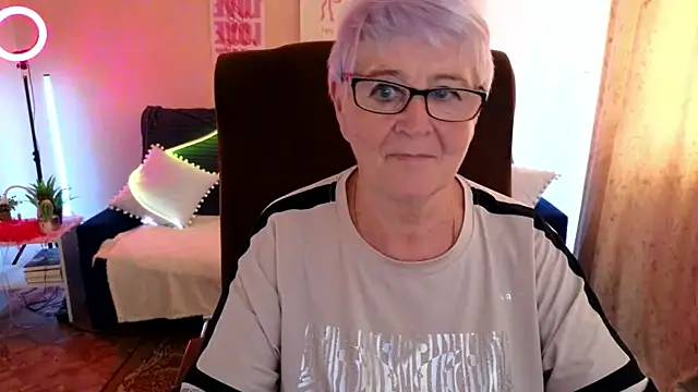 Sandra Snowflake online show from June 2026 11:12:02 AM