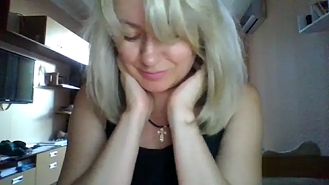 Snapshot of Mary888x chatting on July 2026 05:23:01 PM Mary888x online show from July 2026 05:23:01 PM