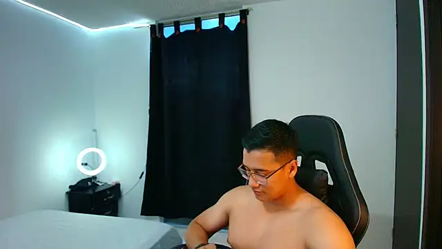 Snapshot of Yeicolevit chatting on September 2025 10:44:02 PM Yeicolevit online show from September 2025 10:44:02 PM