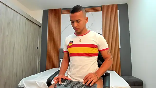 Snapshot of Rafa2004Cruz chatting on February 2025 11:38:02 AM Rafa2004Cruz online show from February 2025 11:38:02 AM