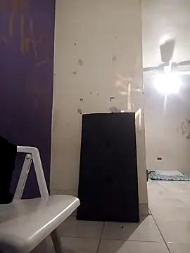 Snapshot of LeonRoots chatting on October 2025 06:59:01 AM LeonRoots online show from October 2025 06:59:01 AM