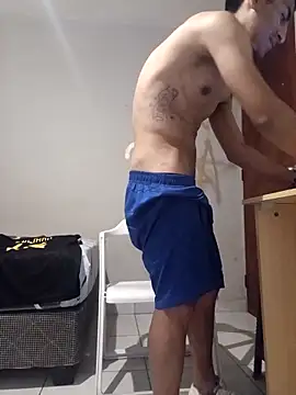 Snapshot of LeonRoots chatting on November 2025 04:42:01 PM LeonRoots online show from November 2025 04:42:01 PM