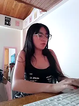 Snapshot of Arielle_lov chatting on October 2025 08:39:02 PM Arielle lov online show from October 2025 08:39:02 PM