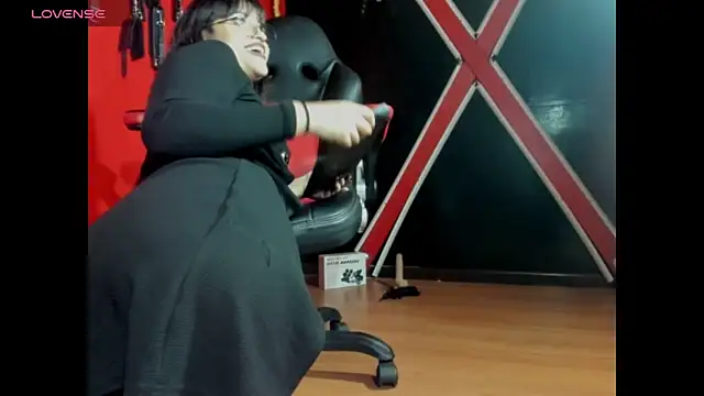 Snapshot of OnyxDiosaGotica chatting on February 2025 09:34:02 AM OnyxDiosaGotica online show from February 2025 09:34:02 AM