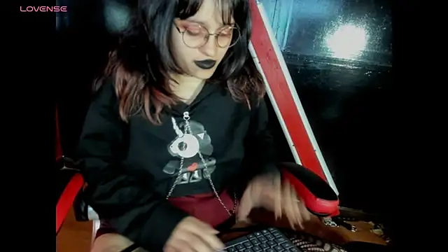 Snapshot of OnyxDiosaGotica chatting on February 2025 09:23:01 AM OnyxDiosaGotica online show from February 2025 09:23:01 AM