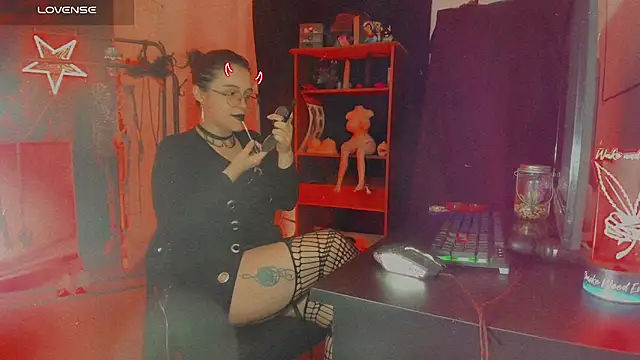 Snapshot of OnyxDiosaGotica chatting on October 2025 02:43:02 AM OnyxDiosaGotica online show from October 2025 02:43:02 AM