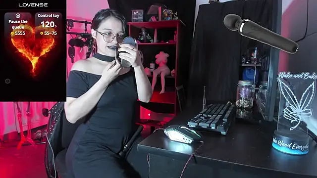 Snapshot of OnyxDiosaGotica chatting on October 2025 04:35:02 AM OnyxDiosaGotica online show from October 2025 04:35:02 AM