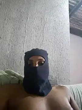 Delavia online show from November 2025 08:05:01 PM