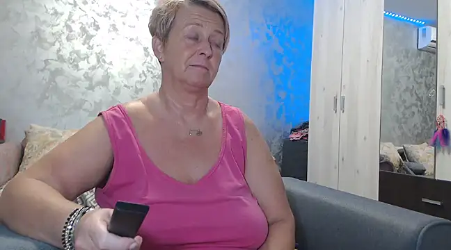 Snapshot of RosesandLillies chatting on December 2024 06:39:02 PM RosesandLillies online show from December 2024 06:39:02 PM