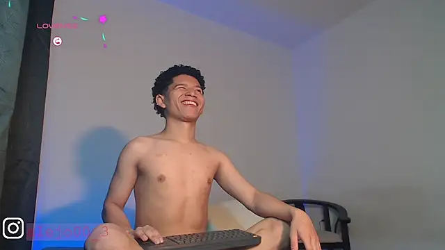 Snapshot of Magno_03 chatting on October 2025 11:46:01 PM Magno 03 online show from October 2025 11:46:01 PM