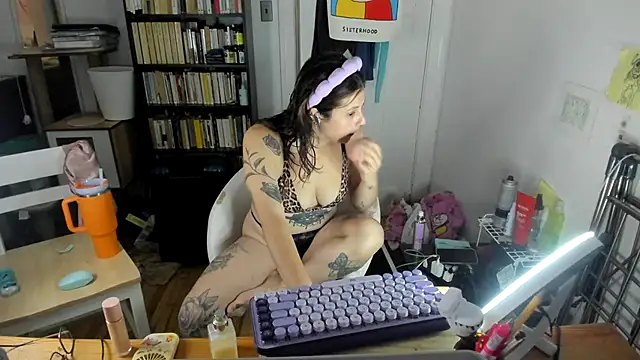 Snapshot of Rosiee69_ chatting on October 2025 06:28:02 PM Rosiee69  online show from October 2025 06:28:02 PM