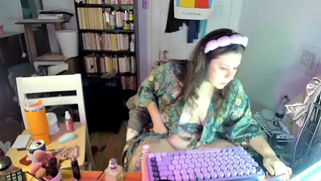 Snapshot of Rosiee69_ chatting on November 2025 04:42:01 PM Rosiee69  online show from November 2025 04:42:01 PM