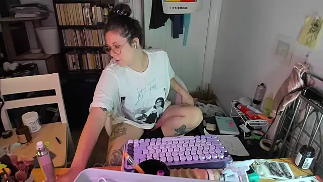 Rosiee69  online show from November 2025 01:28:02 PM