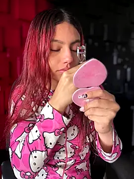 Snapshot of Emily-teen chatting on November 2025 01:43:02 PM Emily-teen online show from November 2025 01:43:02 PM