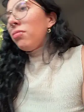 Snapshot of Alice_surprise chatting on December 2025 08:47:02 PM Alice surprise online show from December 2025 08:47:02 PM