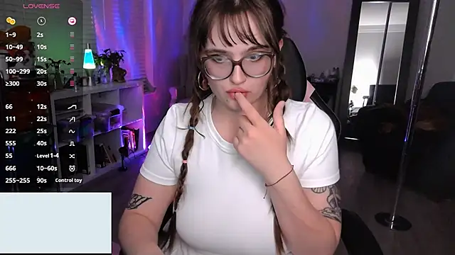 Snickerdoodles69 online show from March 2025 03:48:01 AM