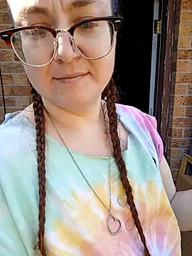 HTXBELLE online show from September 2025 02:11:01 PM