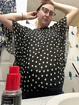 HTXBELLE online show from February 2026 07:06:02 PM