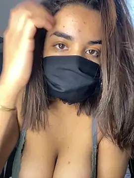 Snapshot of Louli_ta chatting on November 2025 01:42:01 AM Louli ta online show from November 2025 01:42:01 AM