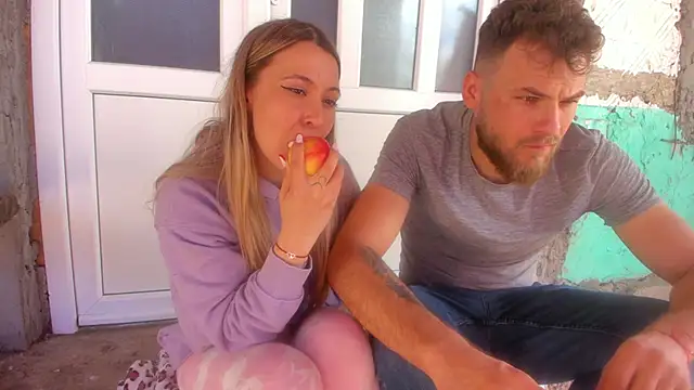 Snapshot of jake_and_melinda chatting on March 2025 06:43:01 AM jake and melinda online show from March 2025 06:43:01 AM